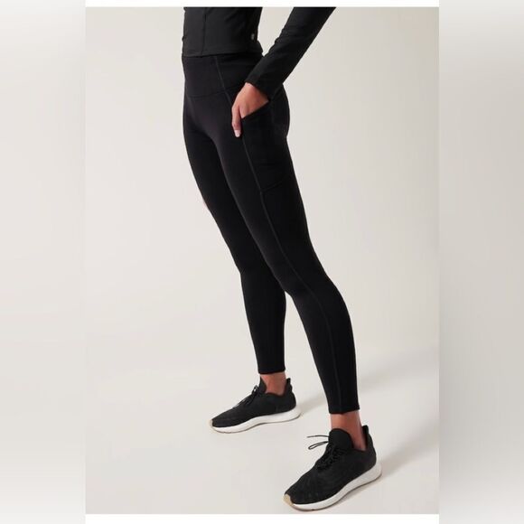 NWT Athleta Altitude Stash Tight in Polartec Powerstretch. Black Large